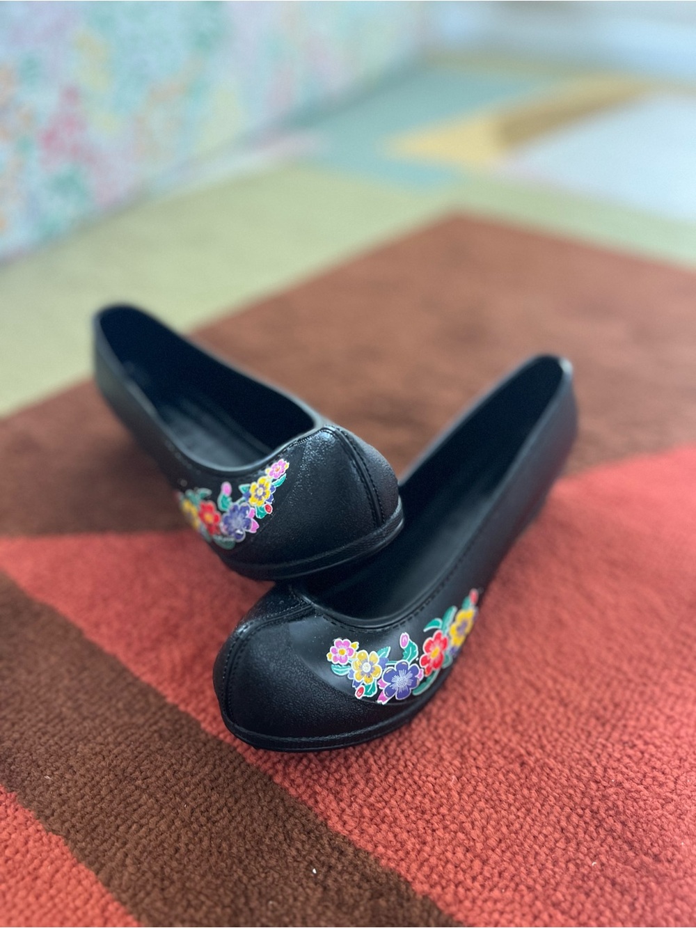Korean Traditional Rubber Made Floral Print Flats for Women